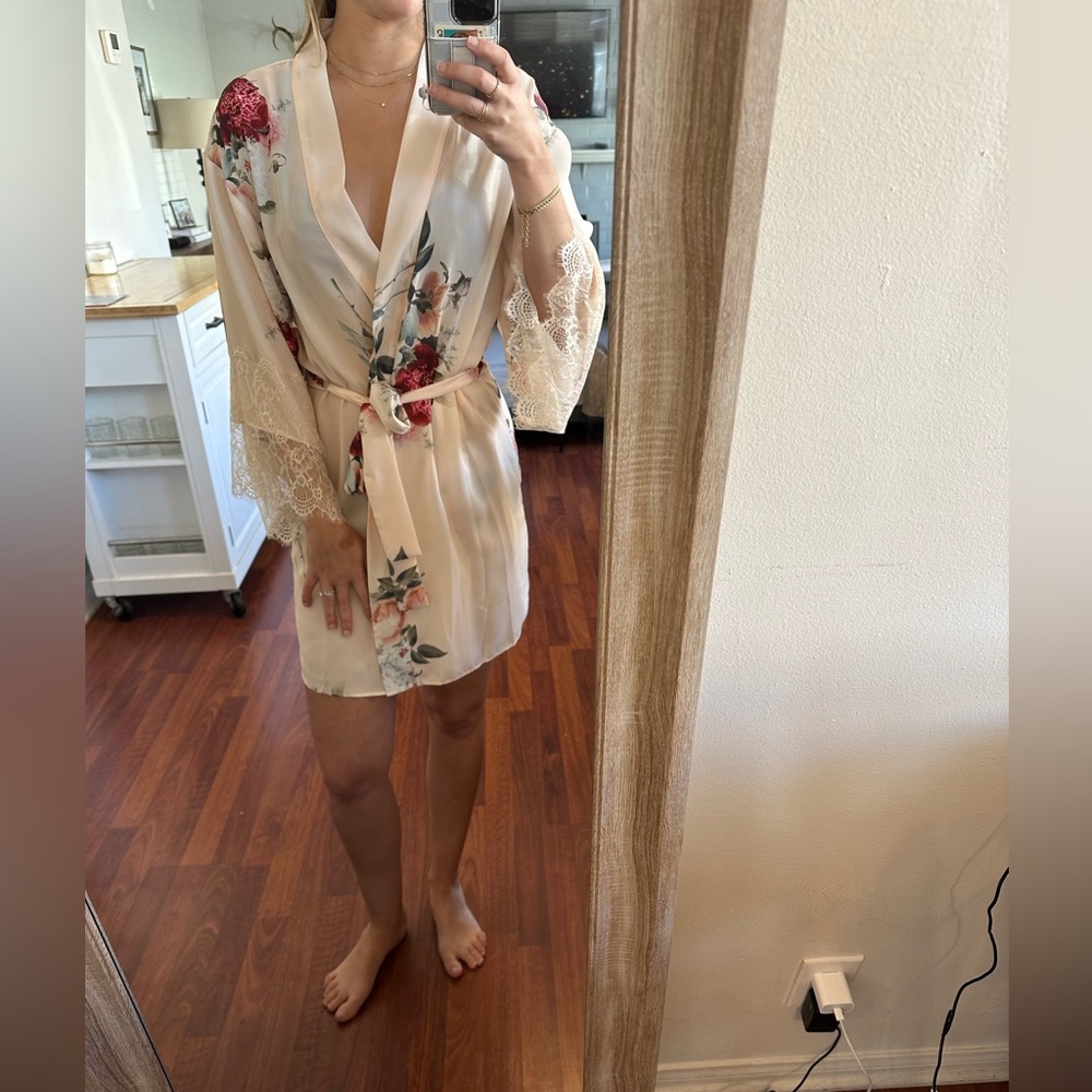 NWOT Flora Nikrooz Charmeuse Robe